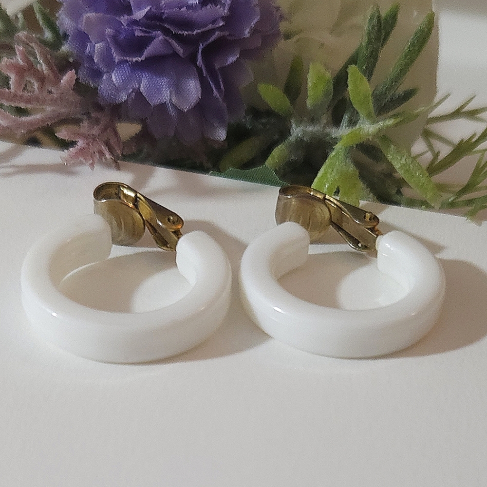 Vintage White Lucite Hong Kong Clip On Earrings